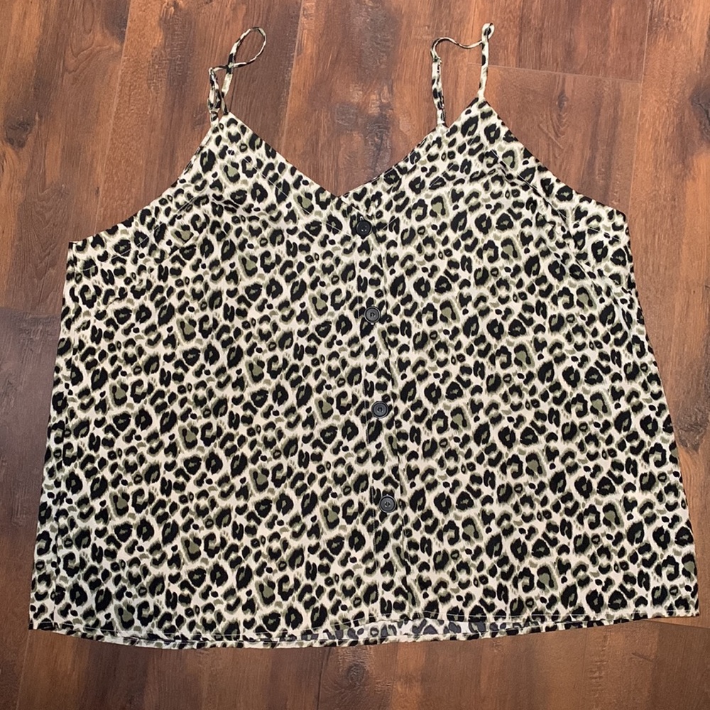 Main Strip Button Front Leopard Print Tank